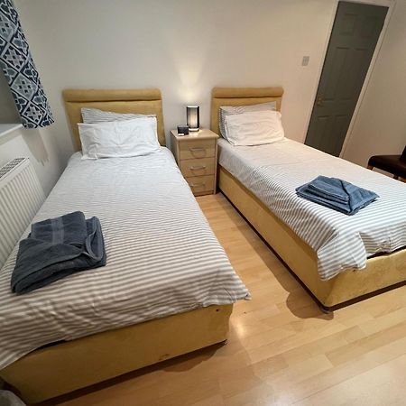 Twin Room At The Bungalow With Shared Shower Room Kettering Ngoại thất bức ảnh